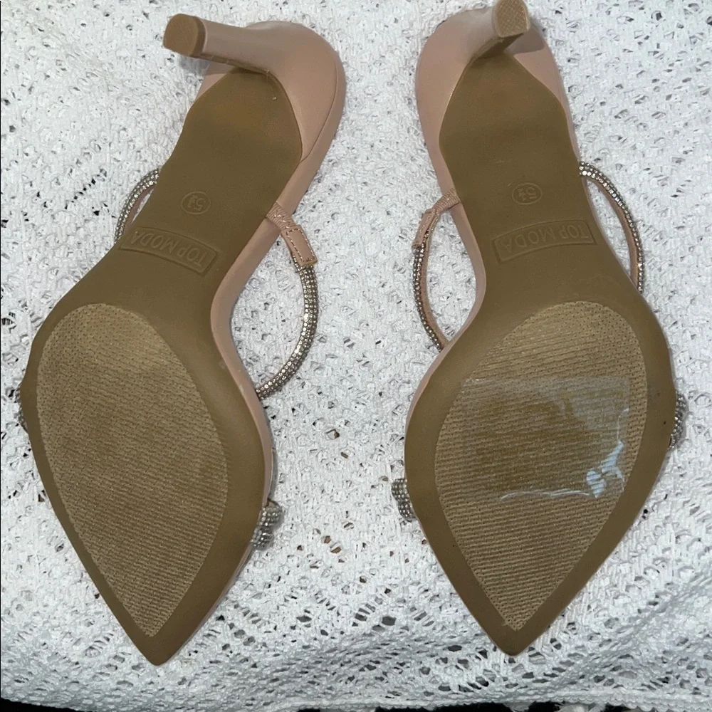 NWT TOP Moda Nude Rhinestone Heels
